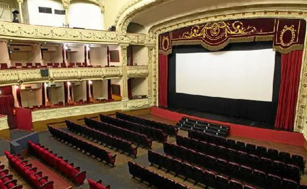 La Escuela de Cine de Almería y el gestor del Teatro Cervantes negocian un "clúster de empresas" 
