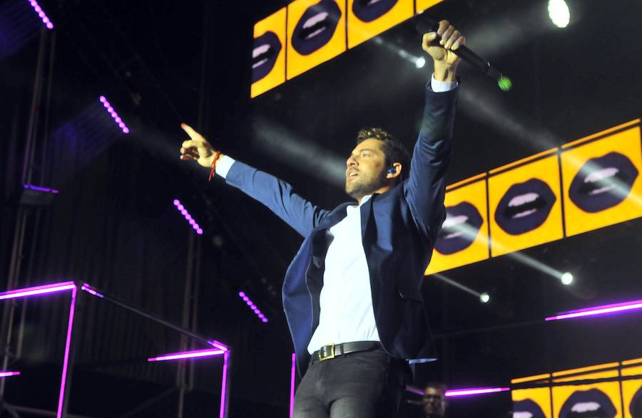 3.500 personas se rindieron al concierto del cantante almeriense que presentó su último disco en Linares