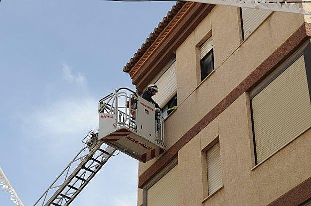 Rescate del anciano de Dúrcal, donde se descubrió que vivía rodeado de basura no orgánica 