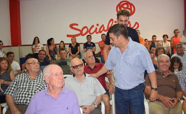 Francisco Reyes presentó su precandidatura a la reelección en la casa del pueblo de Bedmar.