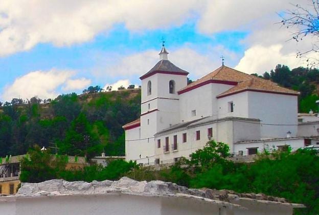 El templo de Busquístar, que lleva cerrado al culto desde el pasado año. 