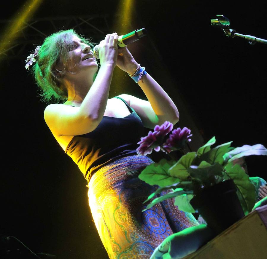 La Mari protagonizó un concierto con tintes de despedida en una noche llena de energía en el Zaidín