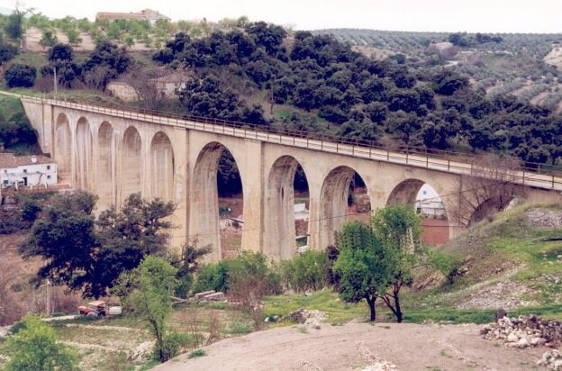 Puente terminado de la línea Baeza-Utiel.