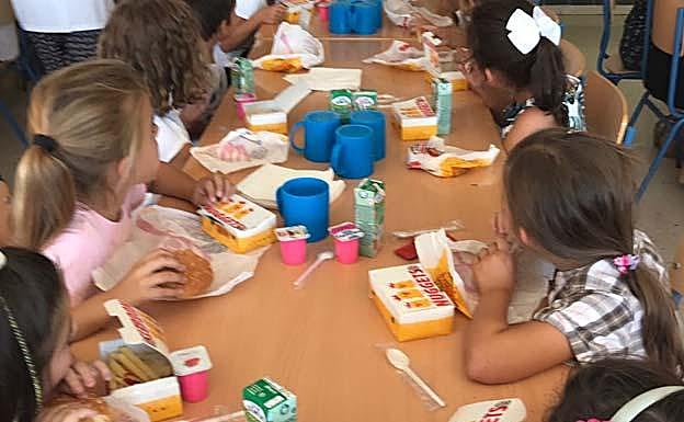 Un colegio de Málaga pide la comida a Burger King por la falta de cocineros