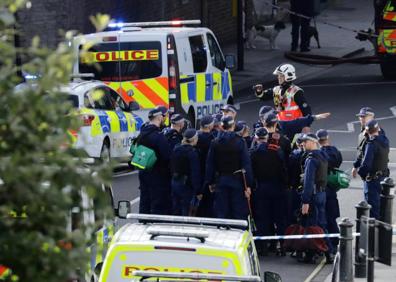 Imagen secundaria 1 - El Dáesh reivindica el ataque que ha dejado 29 heridos en el metro de Londres