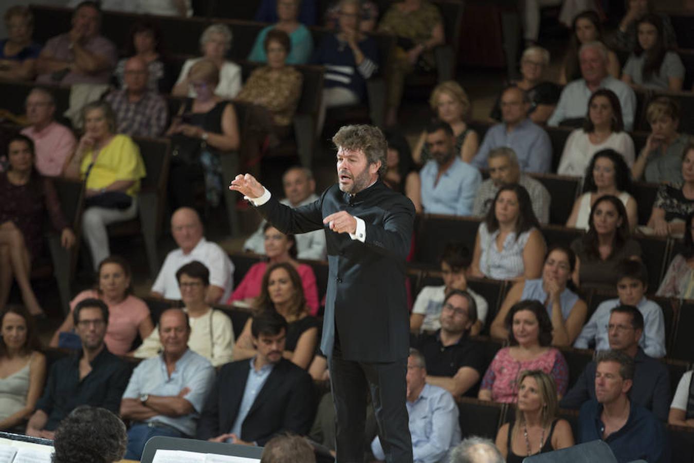 El director granadino ya había actuado con la banda, aunque como integrante del Coro García Lorca que ha acompañado a la formación instrumental del Ayuntamiento