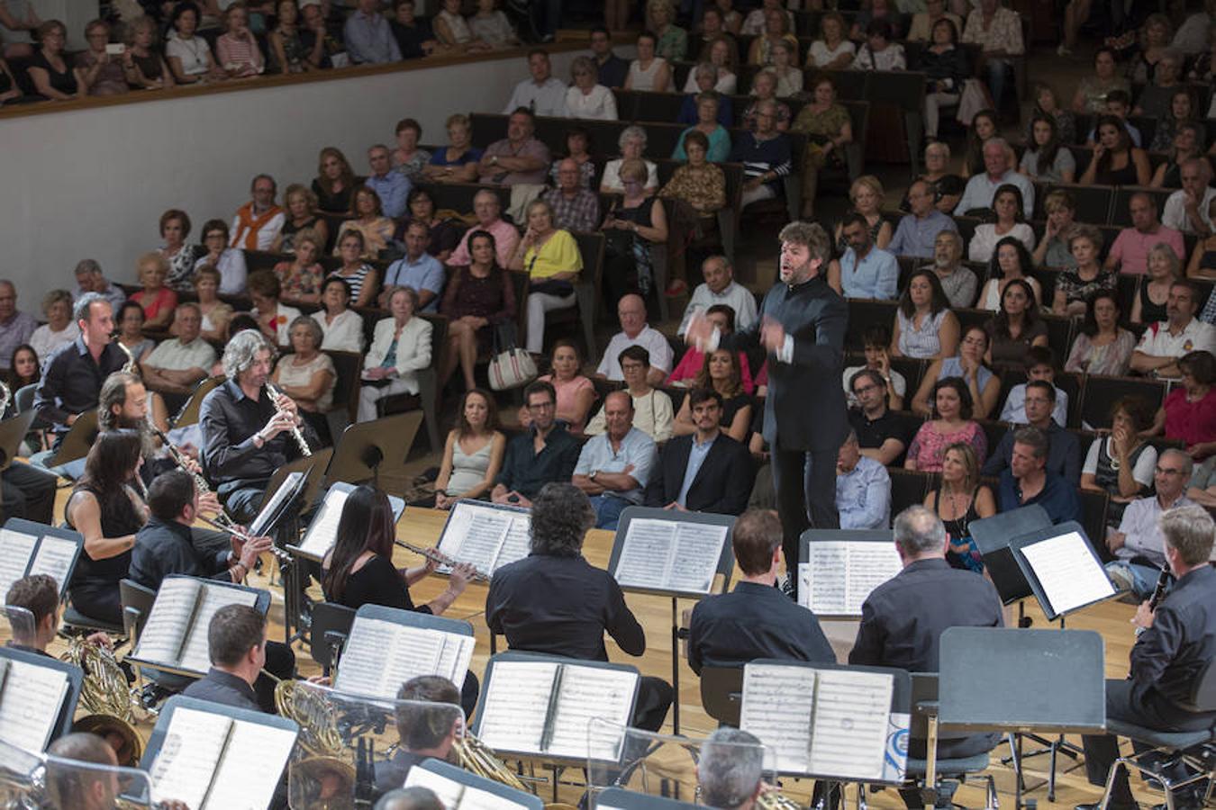El director granadino ya había actuado con la banda, aunque como integrante del Coro García Lorca que ha acompañado a la formación instrumental del Ayuntamiento