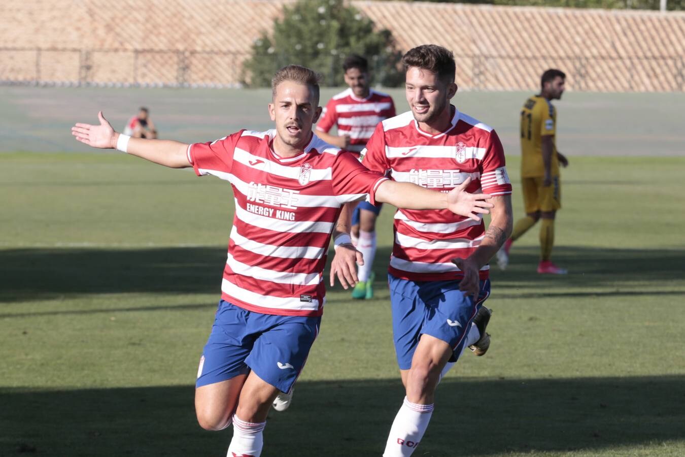 El guardameta cuaja un 'partidazo' ante el Marbella y sus paradas ayudan al filial rojiblanco a cosechar su cuarto triunfo consecutivo