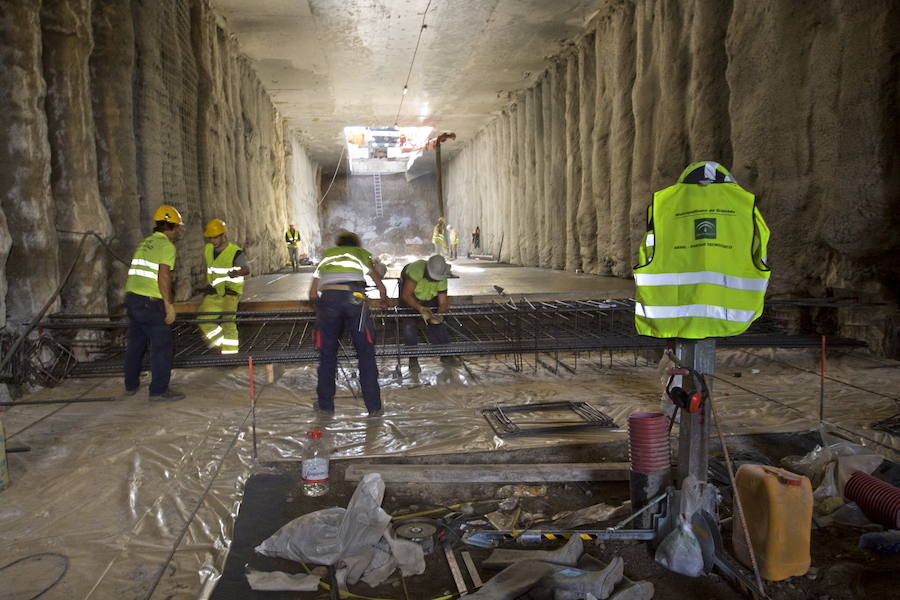 Obras del túnel bajo el Camino de Ronda, en enero de 2010.