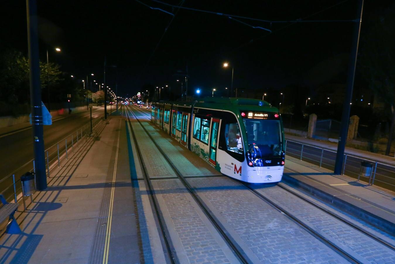 Este es el metro al caer el sol