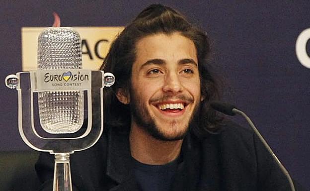 Salvador Sobral, trasladado a la UCI tras empeorar su estado de salud