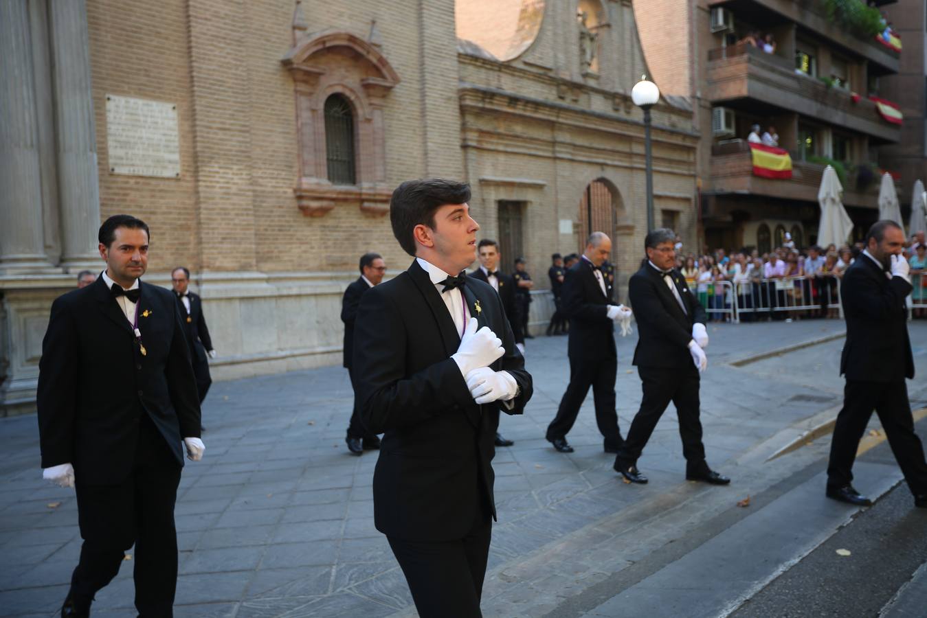 Como cada año la Virgen de las Angustias recorrió las principales vías de la capital acompañada por miles de devotos en una estampa que se repite cada último domingo de septiembre