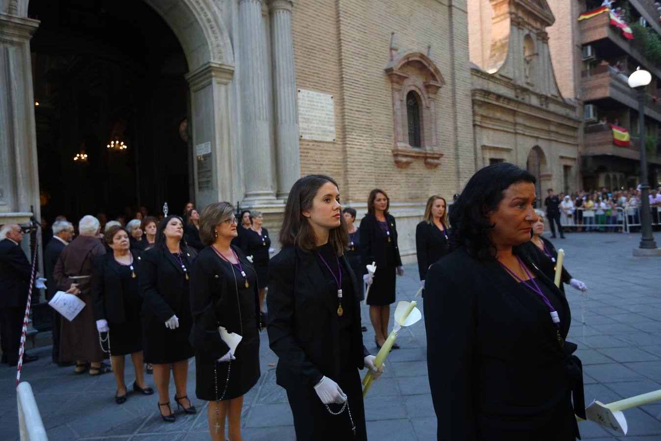 Como cada año la Virgen de las Angustias recorrió las principales vías de la capital acompañada por miles de devotos en una estampa que se repite cada último domingo de septiembre