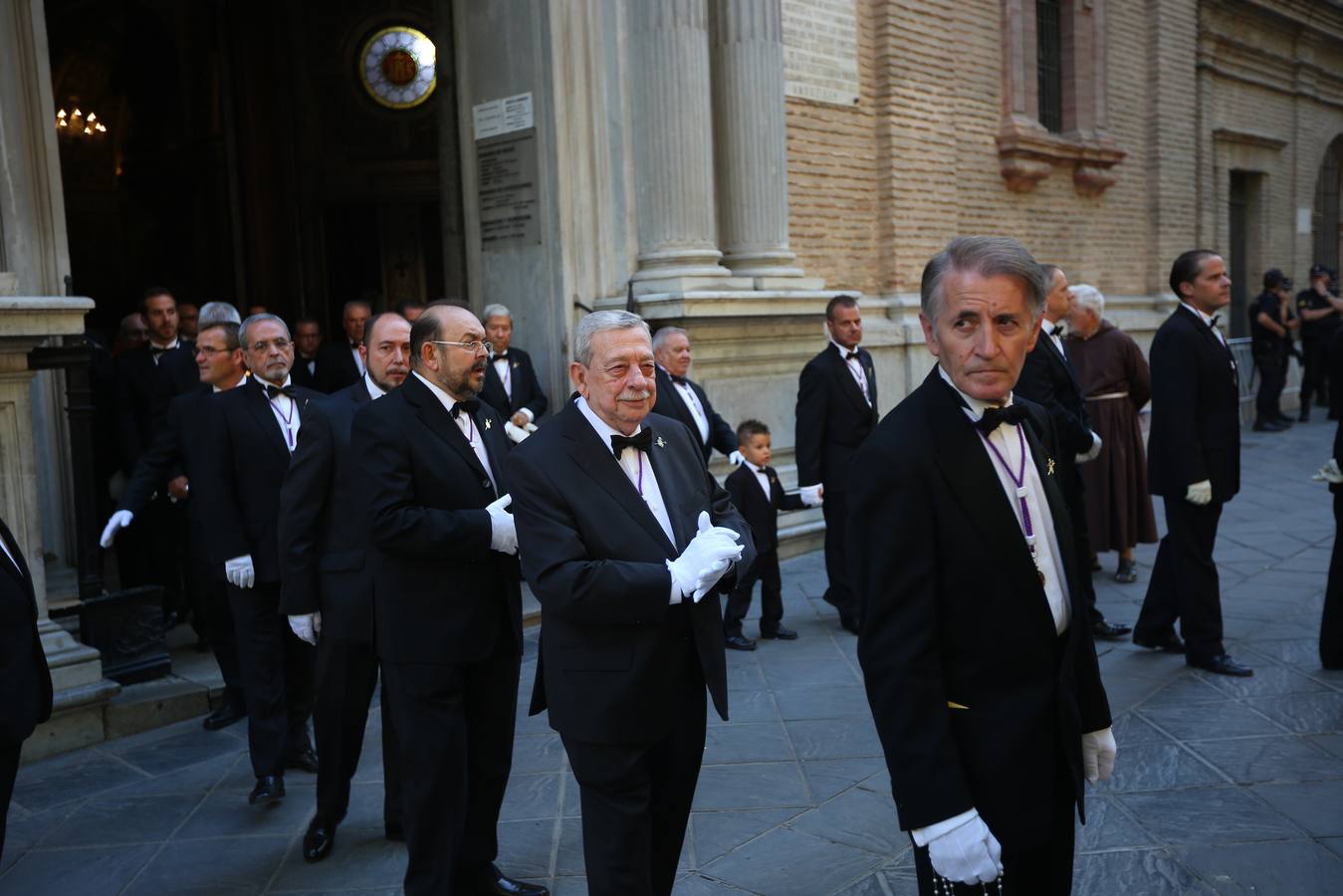 Como cada año la Virgen de las Angustias recorrió las principales vías de la capital acompañada por miles de devotos en una estampa que se repite cada último domingo de septiembre