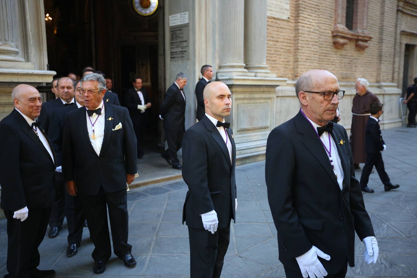 Como cada año la Virgen de las Angustias recorrió las principales vías de la capital acompañada por miles de devotos en una estampa que se repite cada último domingo de septiembre