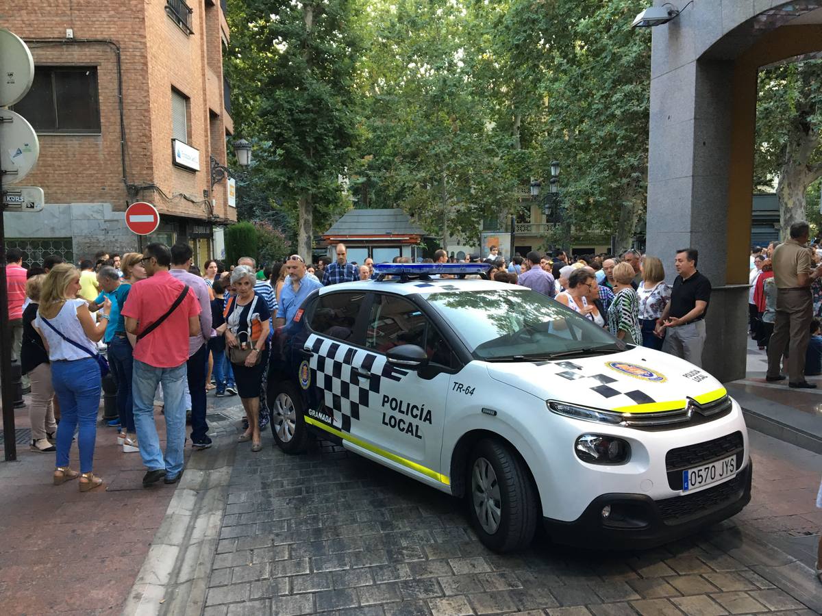 Como cada año la Virgen de las Angustias recorrió las principales vías de la capital acompañada por miles de devotos en una estampa que se repite cada último domingo de septiembre