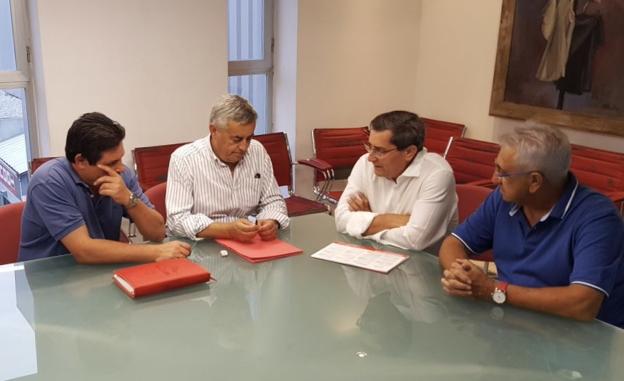 Entrena se compromete a reuniones periódicas con UGT y CCOO si es elegido secretario provincial del PSOE de Granada