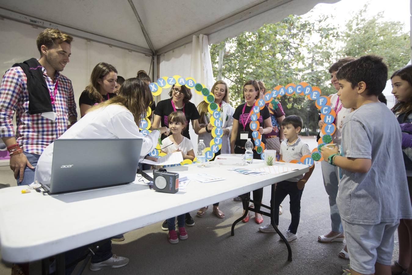 Miles de granadinos participaron este viernes en los actos con motivo de la Noche de los Investigadores