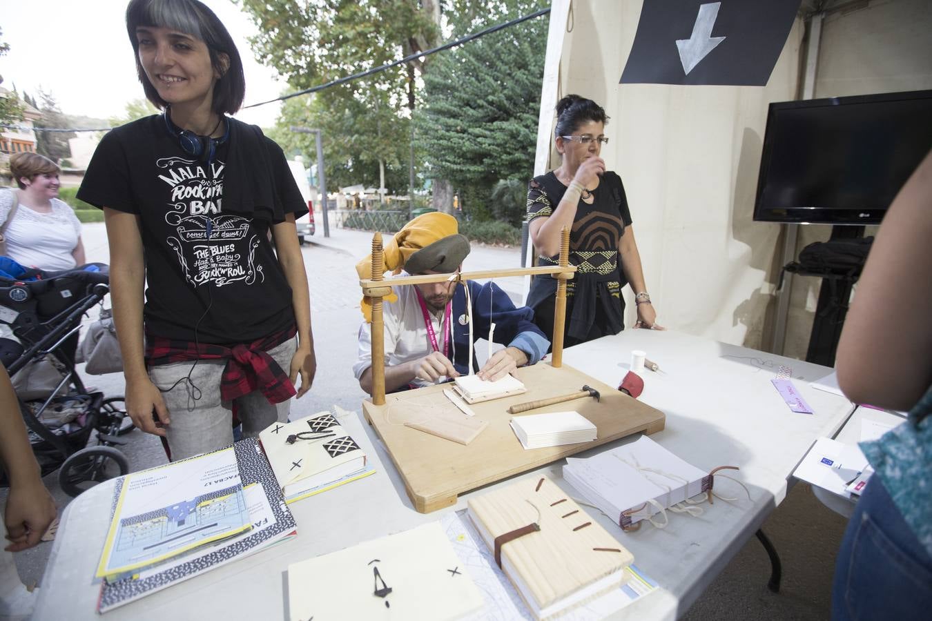 Miles de granadinos participaron este viernes en los actos con motivo de la Noche de los Investigadores