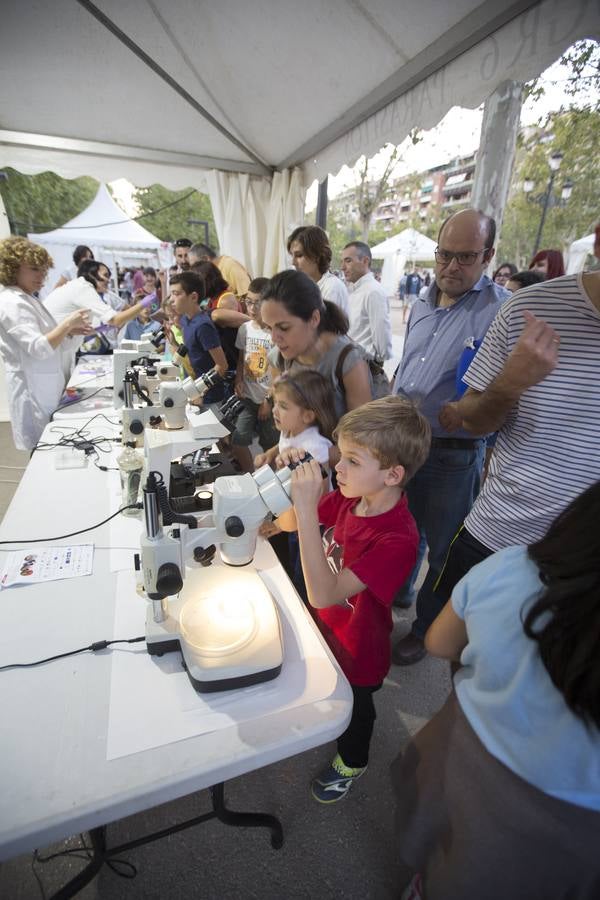 Miles de granadinos participaron este viernes en los actos con motivo de la Noche de los Investigadores