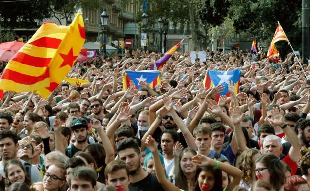Miles de estudiantes concentrados en Barcelona.
