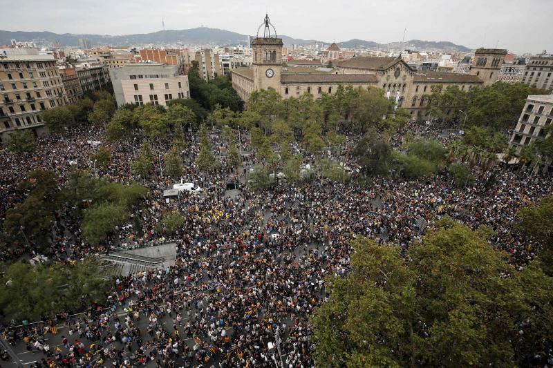 El seguimiento de la huelga es desigual: los comercios del centro de Barcelona están casi cerrados, mientras que una las plantas fabriles más importantes de Cataluña, la de Seat, en Martorell, funciona a pleno rendimiento.