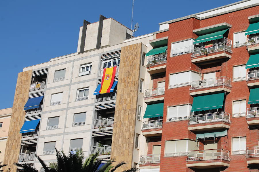 Muchos jienenses se 'adelantan' al alcalde, colocando la rojigualda en sus balcones y ventanas