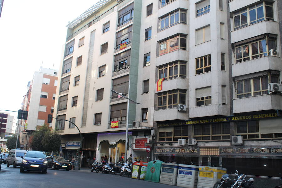 Muchos jienenses se 'adelantan' al alcalde, colocando la rojigualda en sus balcones y ventanas