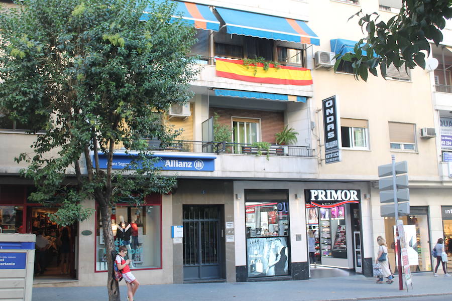 Muchos jienenses se 'adelantan' al alcalde, colocando la rojigualda en sus balcones y ventanas