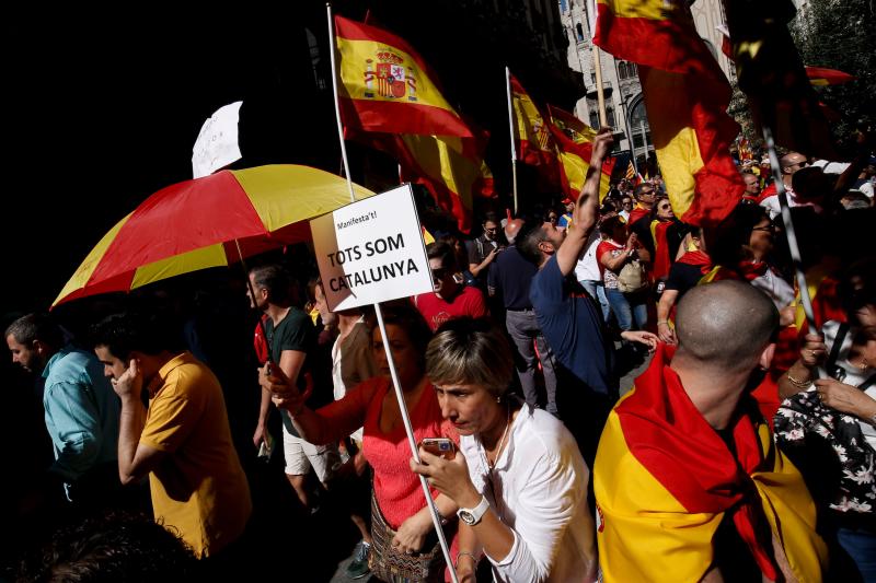 Miles de personas se conentran en la capital catalana para «recuperar la sensatez»