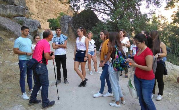 La Diputación de Granada enseña la provincia a cien estudiantes universitarios