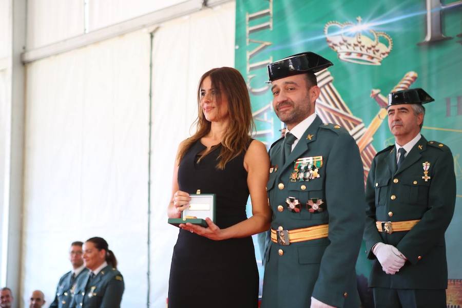 Los reconocimientos y el recuerdo a los guardias civiles desplazados a Cataluña ponen la emotividad en la festividad de la Benemérita