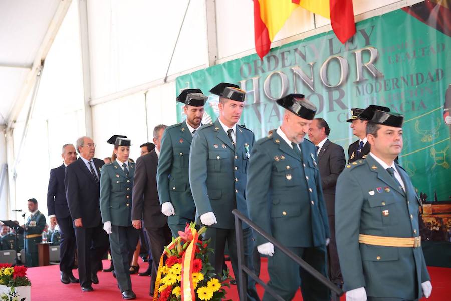 Los reconocimientos y el recuerdo a los guardias civiles desplazados a Cataluña ponen la emotividad en la festividad de la Benemérita