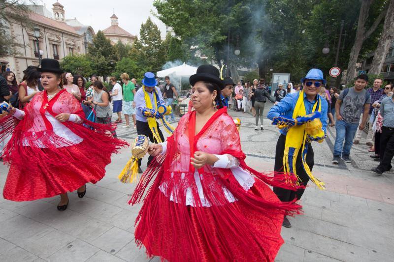 El desfile de culturas de América en la capital