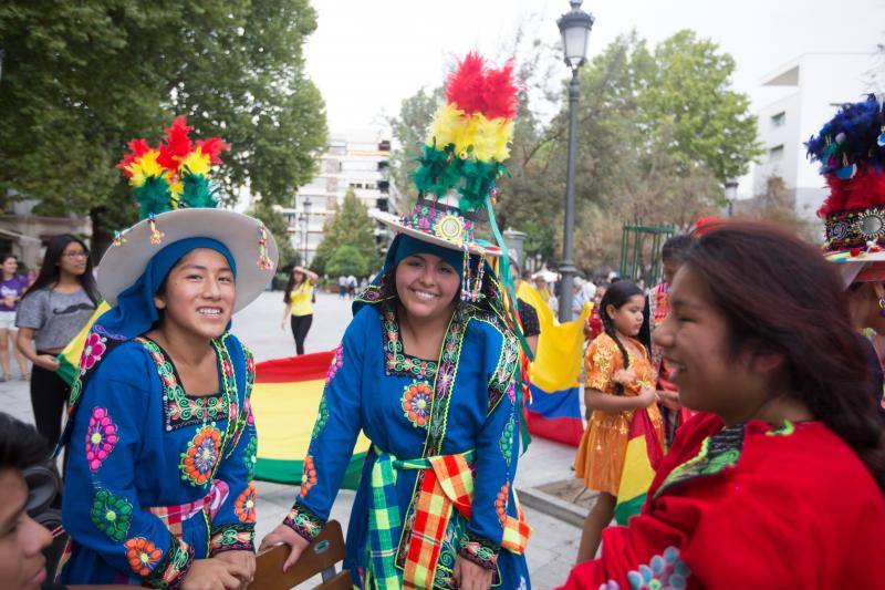 El desfile de culturas de América en la capital