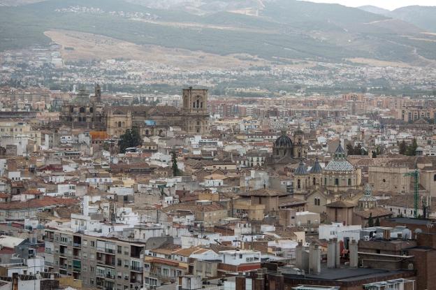 Los ocho distritos de la ciudad de Granada -Albaicín, Centro, Beiro, Norte, Chana, Ronda, Genil y Zaidín-, comparten tensiones y proyectos que necesitan una solución por parte de las diversas administraciones. 