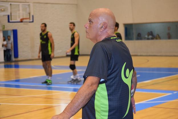 Piero Molducci, que dirige el entrenamiento de Unicaja Almería, desconfía del Mediterráneo castellonense y su lugar de juego.