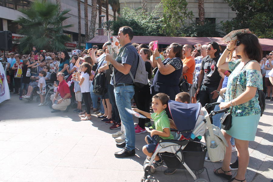 La segunda jornada de la Feria de San Lucas ha traído consigo bailes, teatro y música en las calles del centro jienense
