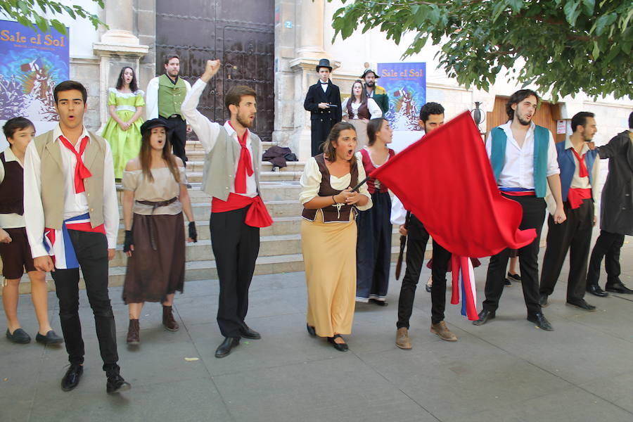 La segunda jornada de la Feria de San Lucas ha traído consigo bailes, teatro y música en las calles del centro jienense