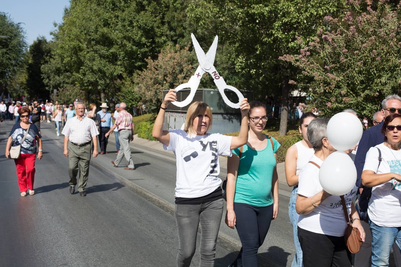 Miles de personas piden en Granada una mejor Sanidad
