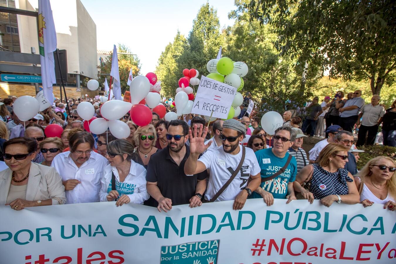 Miles de personas piden en Granada una mejor Sanidad