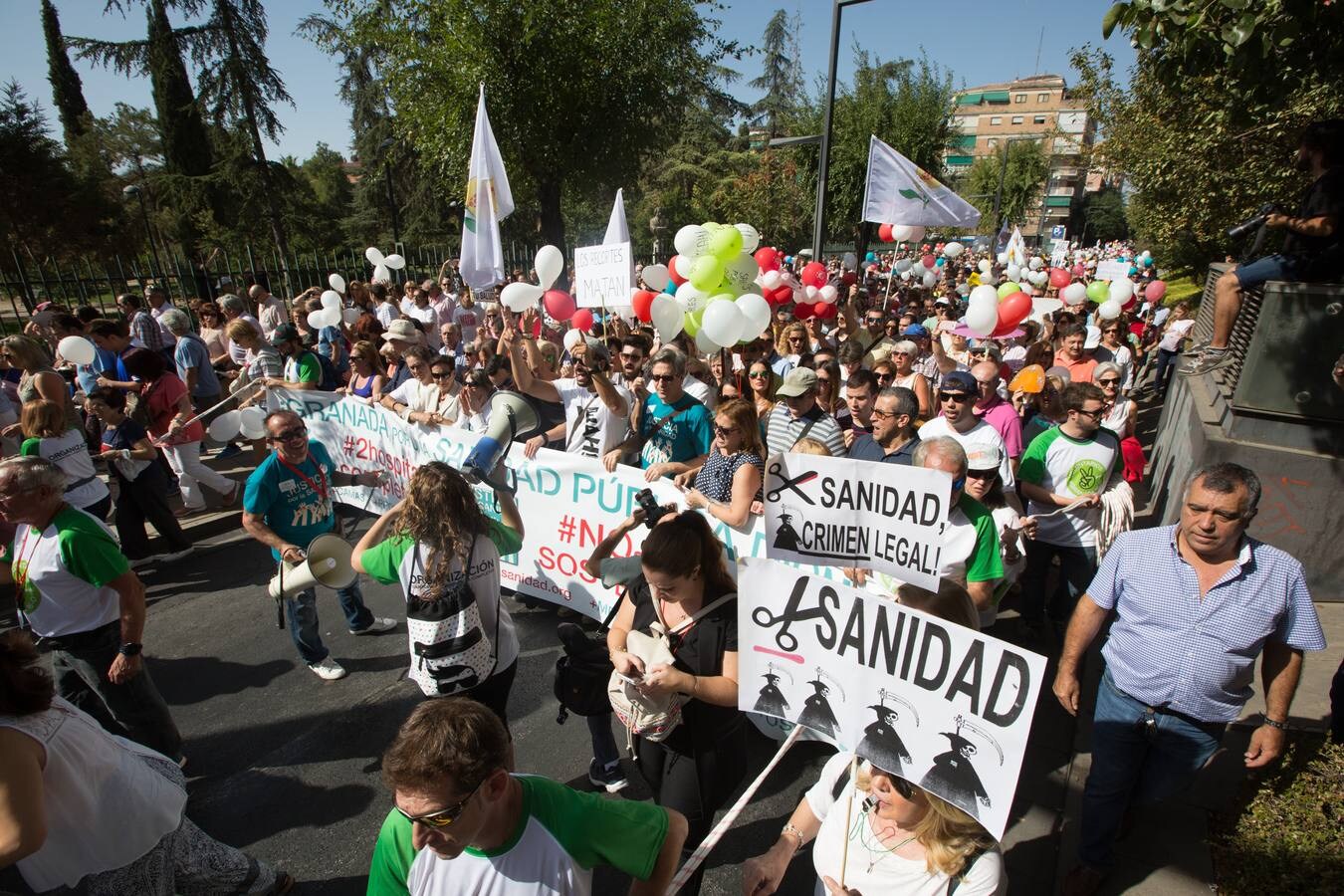 Miles de personas piden en Granada una mejor Sanidad