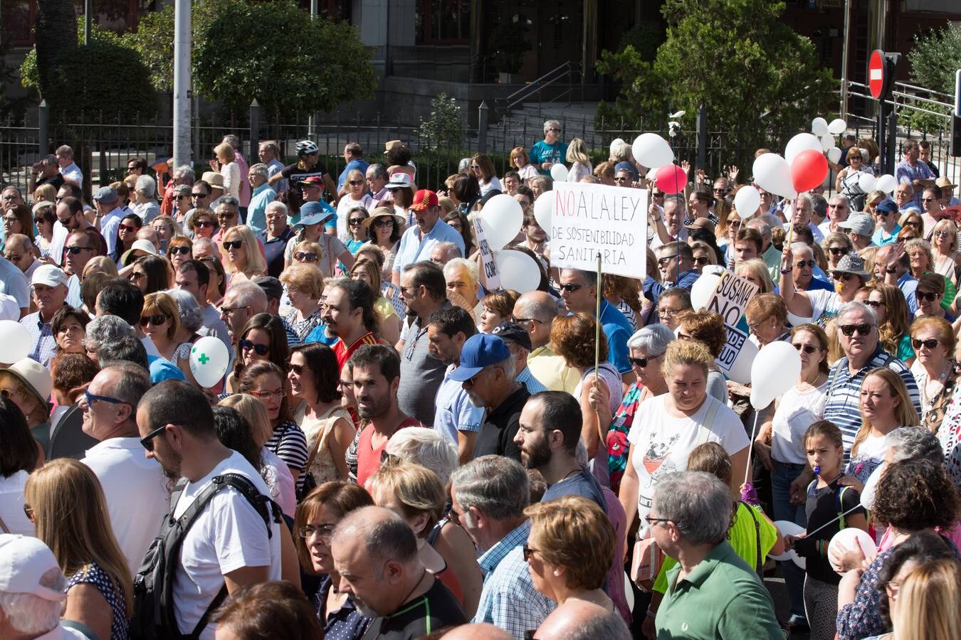 Miles de personas piden en Granada una mejor Sanidad