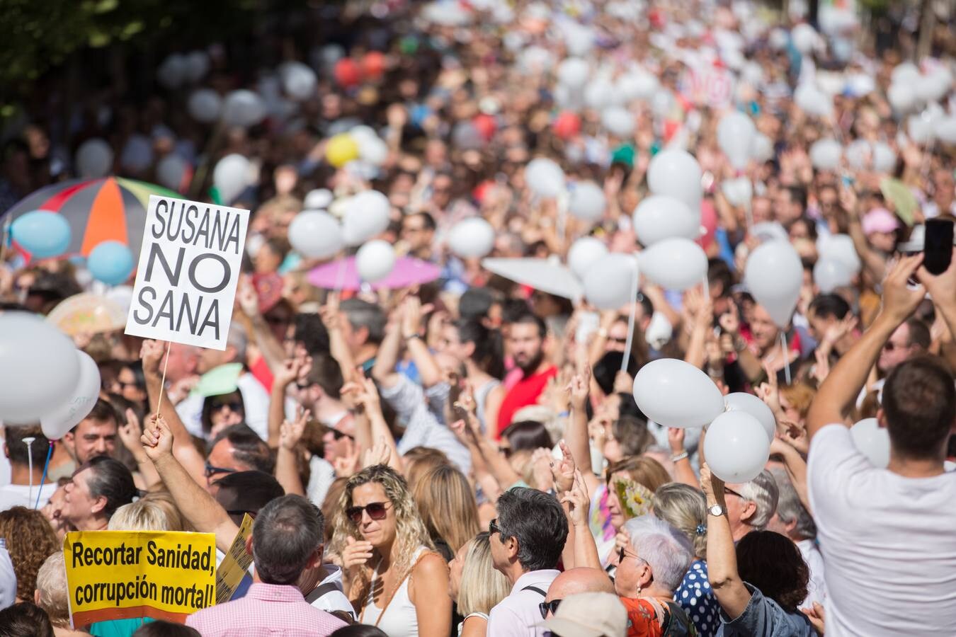 Miles de personas piden en Granada una mejor Sanidad