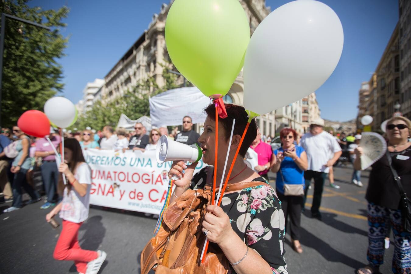 Miles de personas piden en Granada una mejor Sanidad