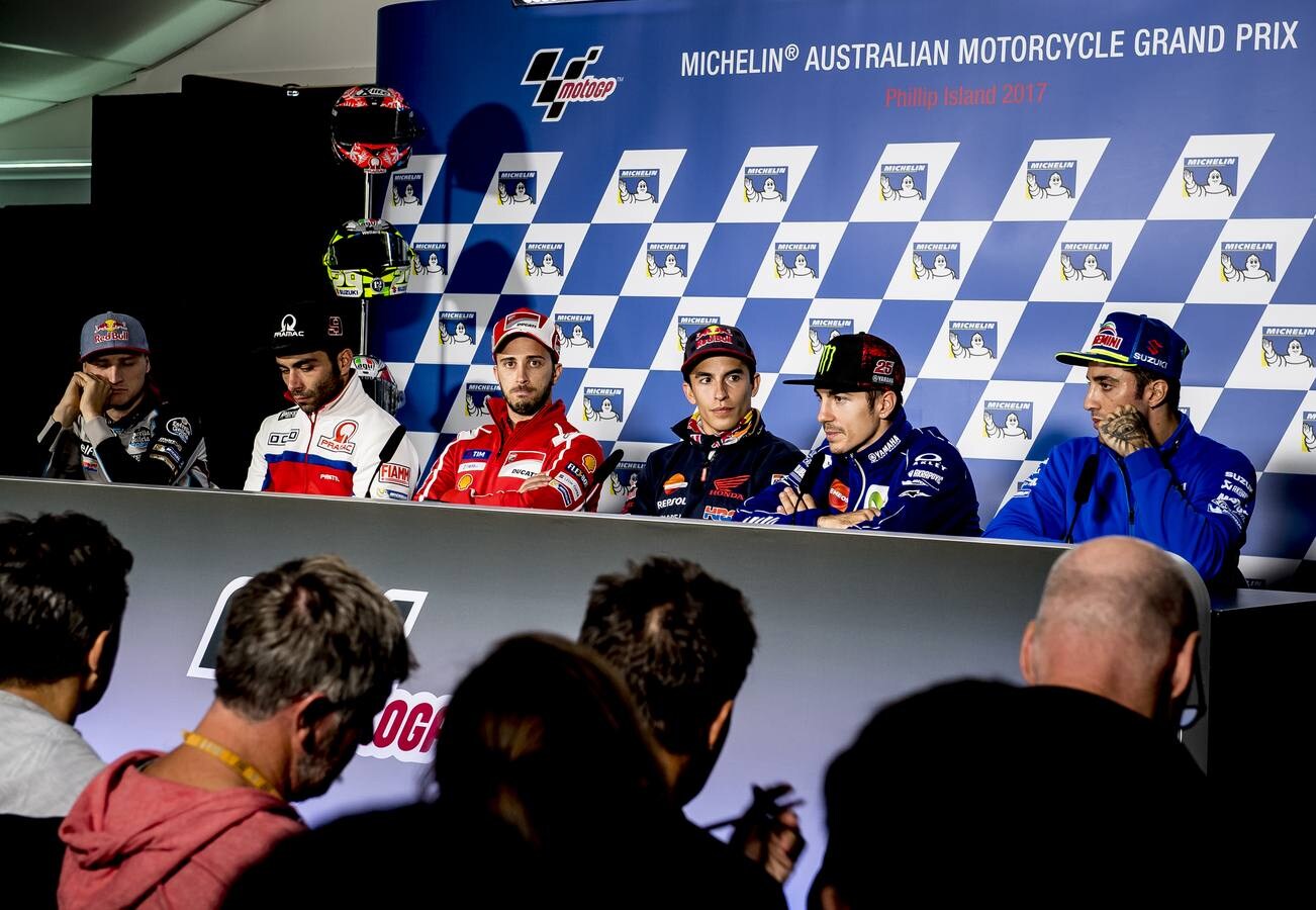 Miller, Petrux, Dovizioso, Marc Márquez, Maverick Viñales y Iannone, en la rueda de prensa. 