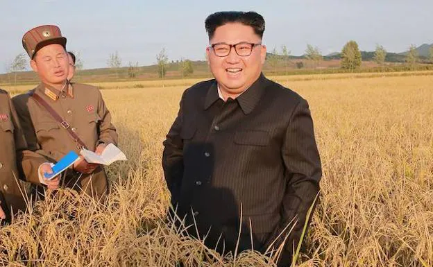 Kim Jong-un visita una granja norcoreana. 