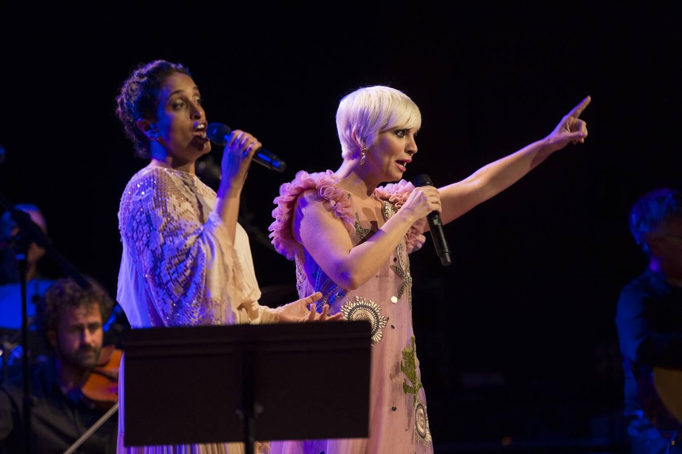 Noa y Pasión Vega llenan el Palacio de Congresos de Granada con el espectáculo 'Mediterráneas', un punto de encuentro musical 