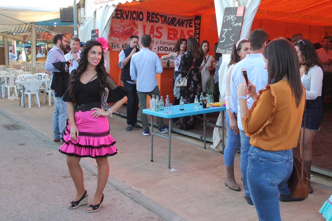 La jornada dio de sí. En familia, con los amigos o en pareja. Los encuentros fraternales siguieron en el ferial como el de la Asociación Jacobea