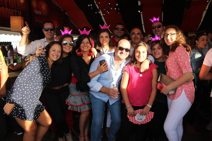 La jornada dio de sí. En familia, con los amigos o en pareja. Los encuentros fraternales siguieron en el ferial como el de la Asociación Jacobea